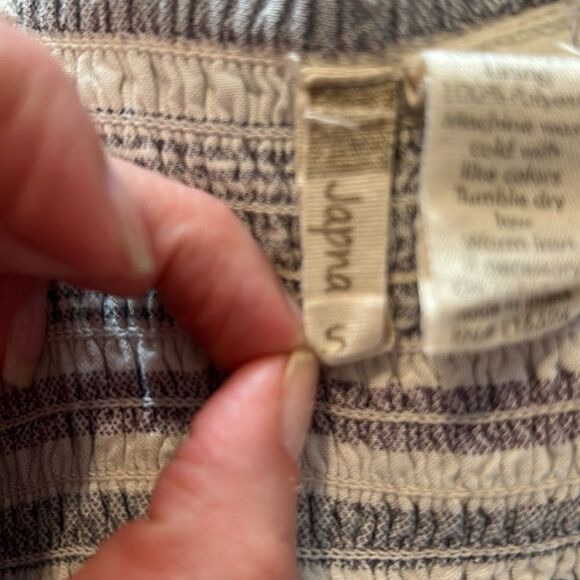 Japna short romper. Size small - Picture 6 of 6